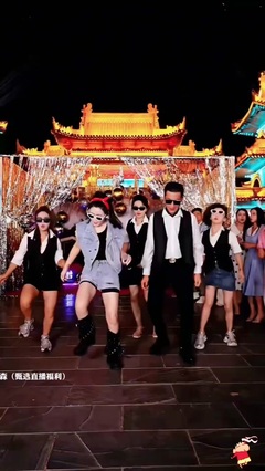從“鋼爸”王鵬博看網(wǎng)絡(luò)育兒 人設(shè)之外，是真實(shí)的陪伴與成長(zhǎng)